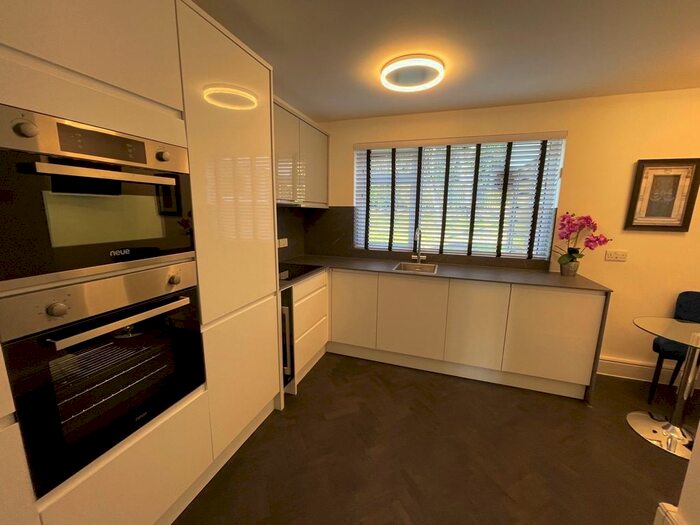 2 Bedroom Flat To Rent In Bristol Road, Edgbaston, Birmingham, B5