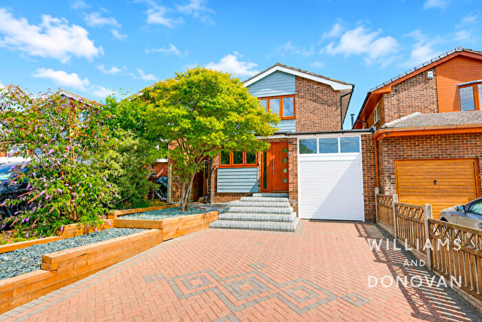 3 Bedroom Detached House For Sale In Downer Road North, Benfleet, SS7