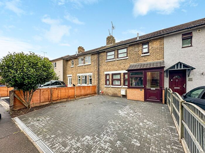 3 Bedroom Terraced House To Rent In Dacre Avenue, Aveley, RM15
