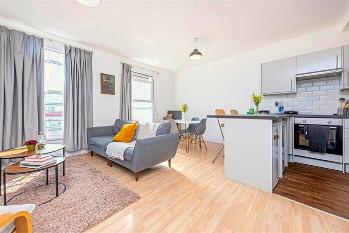 1 Bedroom Flat To Rent In Broad Street, Teddington, TW11