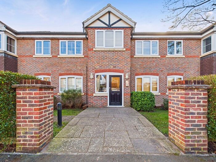 2 Bedroom Flat For Sale In Ferndale Road, Ashford, Surrey, TW15