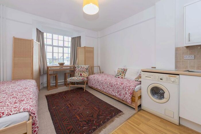 Studio To Rent In Woburn Place, London, WC1H