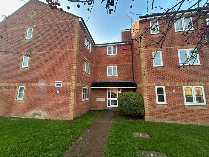 1 Bedroom Flat For Sale In Redford Close, Feltham, TW13