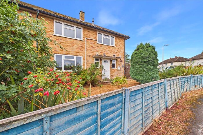 3 Bedroom Semi-Detached House For Sale In Omers Rise, Burghfield Common, Reading, Berkshire, RG7