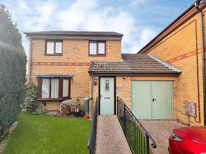 3 Bedroom Link Detached House For Sale In Sylvan Avenue, East Cowes, Isle Of Wight, PO32