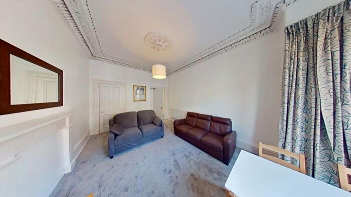 3 Bedroom Flat To Rent In St Peters Place, Edinburgh, EH3