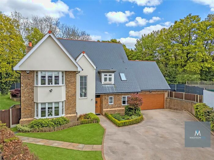 5 Bedroom Detached House To Rent In High Road, Chigwell, Essex, IG7