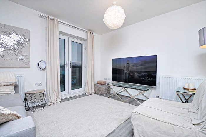 2 Bedroom Flat To Rent In Riverbank Avenue, Newport, NP19