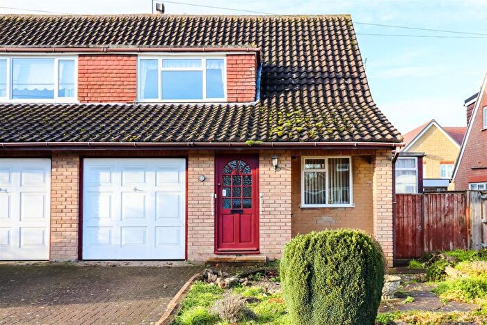 3 Bedroom Semi Detached House For Sale In Fyfield Close, Wantage, OX12