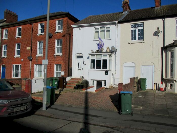 1 Bedroom Flat To Rent In Bicester Road, Aylesbury, HP19