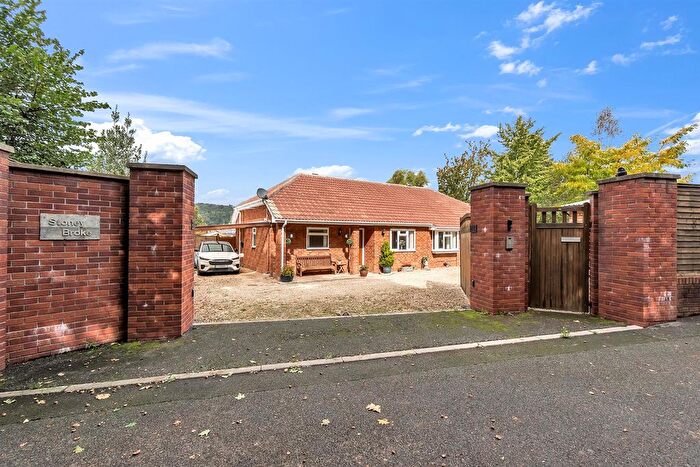 3 Bedroom Detached House For Sale In Beggars Lane, Honiton, EX14