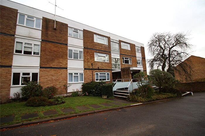 2 Bedroom Flat To Rent In Doctors Commons Road, Berkhamsted, HP4