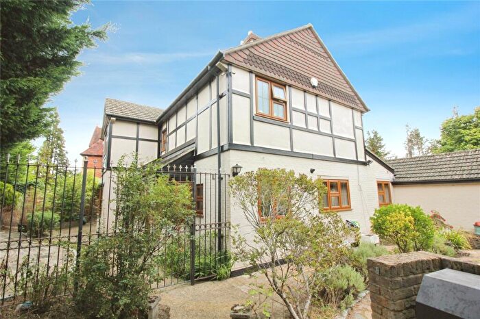 4 Bedroom Detached House For Sale In Burghfield Road, Reading, RG30