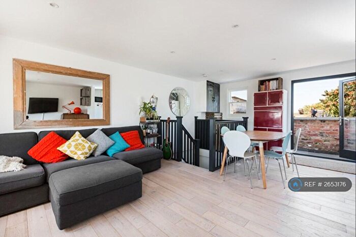 3 Bedroom Flat To Rent In Dunlace Road, London, E5
