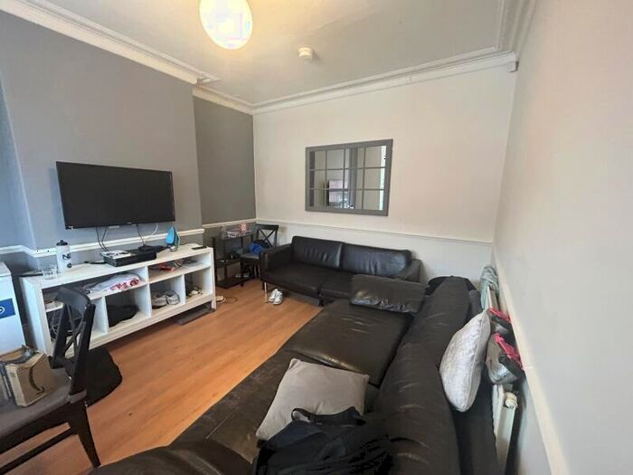 6 Bedroom Terraced House To Rent In Trelawn Terrace, Headingley, Leeds, LS6