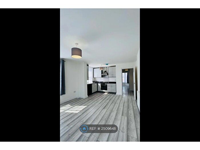 2 Bedroom Flat To Rent In Eastwood Road, Ilford, IG3