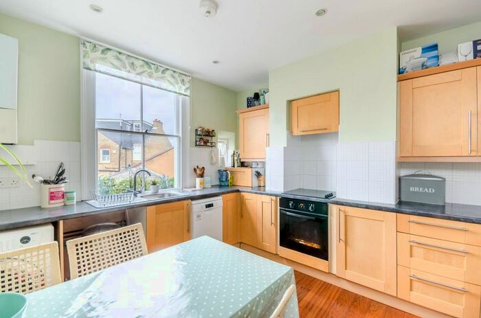 2 Bedroom Maisonette To Rent In Standen Road, Southfields, London, SW18