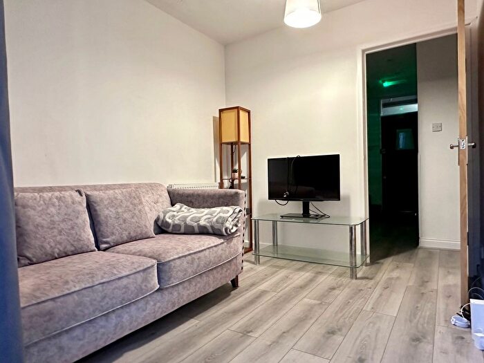 4 Bedroom Maisonette To Rent In Seyssel Street, London/ Docklands, Island Gardens, E14