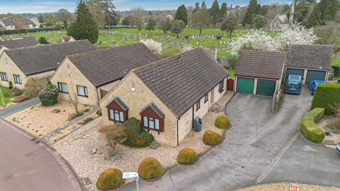 4 Bedroom Bungalow For Sale In Shalford Close, Cirencester, Gloucestershire, GL7