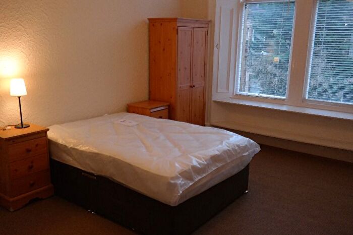 5 Bedroom Flat To Rent In Hillhead Street, Hillhead, Glasgow, G12