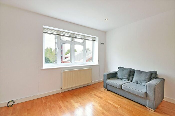 1 Bedroom Flat To Rent In Great North Road, New Barnet, EN5