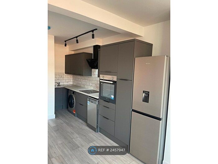 1 Bedroom Flat To Rent In Rodbourne Road, Swindon, SN2