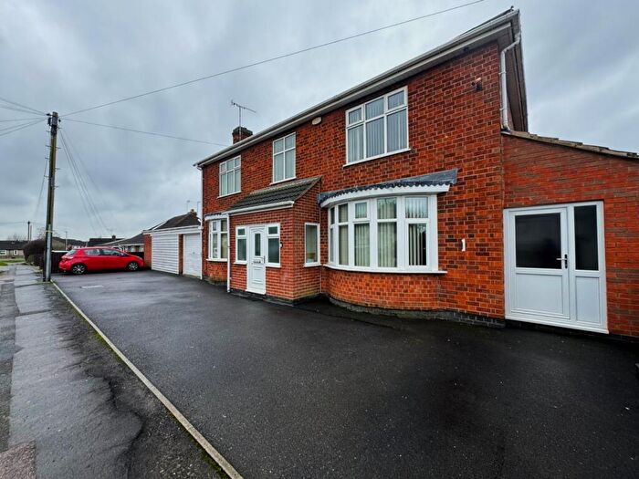 3 Bedroom Detached House For Sale In Brook Road, Leicester, LE5