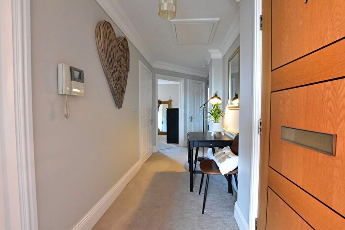 2 Bedroom Flat To Rent In Birmingham Road, Sutton Coldfield, B72
