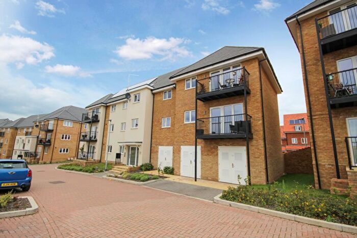 2 Bedroom Apartment To Rent In Ellwood Fields, Binfield, RG42