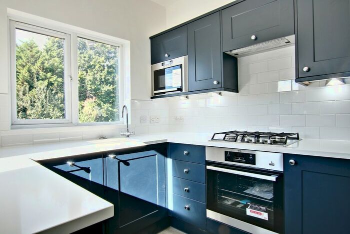2 Bedroom Flat To Rent In Old Farm Avenue, Sidcup, DA15