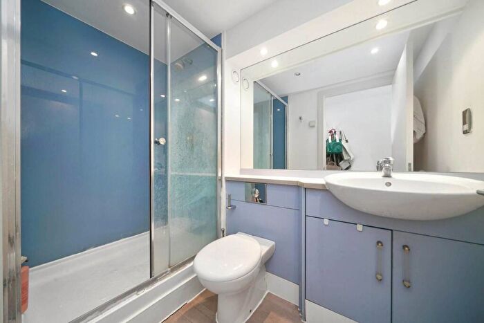 2 Bedroom Flat To Rent In Crews Street, Canary Wharf, London, E14