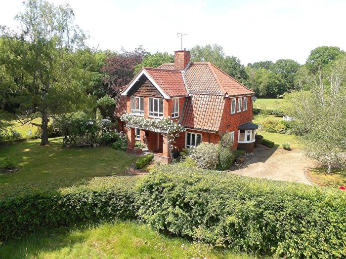 4 Bedroom Detached House For Sale In Bicknacre Road, Danbury, CM3