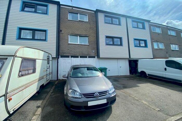 2 Bedroom Property To Rent In Cleveland Close, Nottingham, NG7