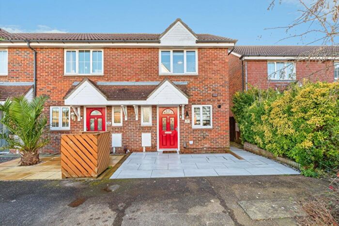2 Bedroom End Of Terrace House For Sale In Waterside Lane, Gillingham, ME7