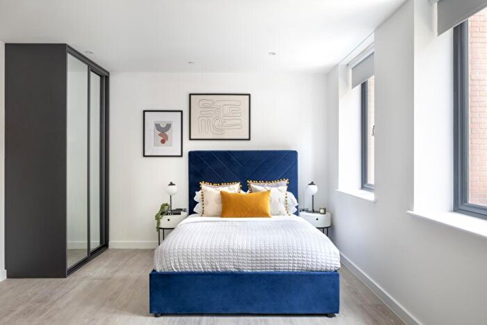 Flat To Rent In Romford Road London, E15