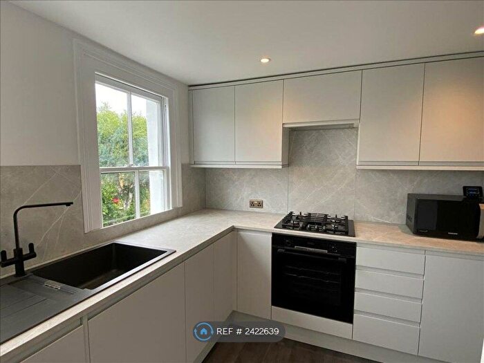 3 Bedroom Flat To Rent In Warmington Road, London, SE24