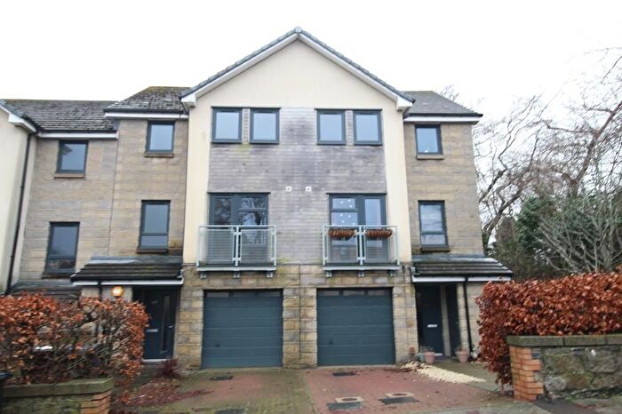 4 Bedroom Town House To Rent In Hilton Avenue, Aberdeen, AB24