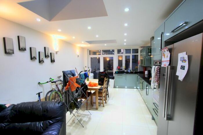 4 Bedroom Terraced House To Rent In Rostella Road, Tooting, SW17