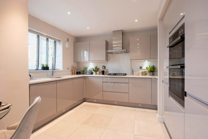 4 Bedroom Detached House For Sale In Blenheim Avenue, Brough, HU15