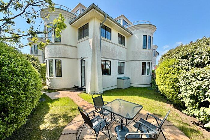 2 Bedroom Flat For Sale In Cliff Avenue, Swanage, BH19