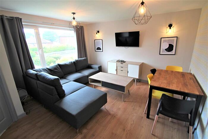 4 Bedroom Semi-Detached House To Rent In Kirkstall Hill, Burley, Leeds, LS4