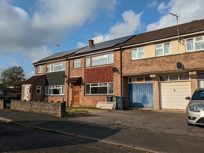 3 Bedroom House To Rent In Clifton Close, Chippenham, SN14