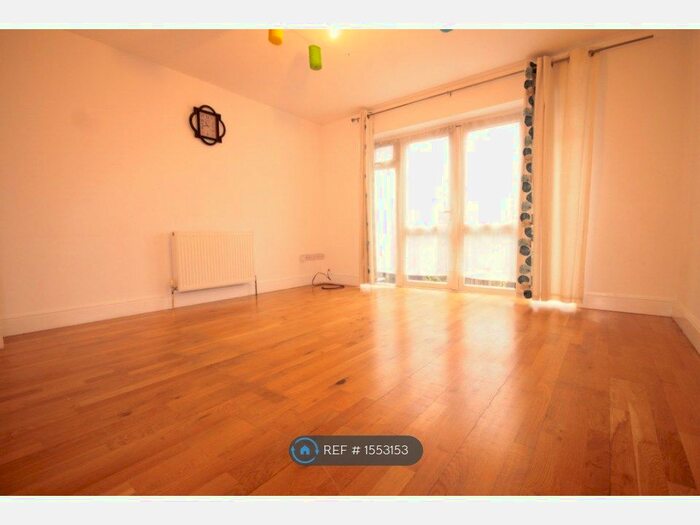 3 Bedroom Semi-Detached House To Rent In Grasmere Gardens, Ilford, IG4