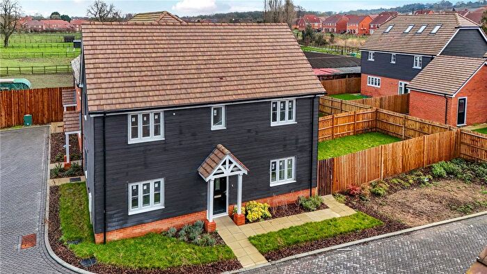 3 Bedroom Detached House For Sale In Fuggle Hop Close, Tongham, Farnham, Surrey, GU10