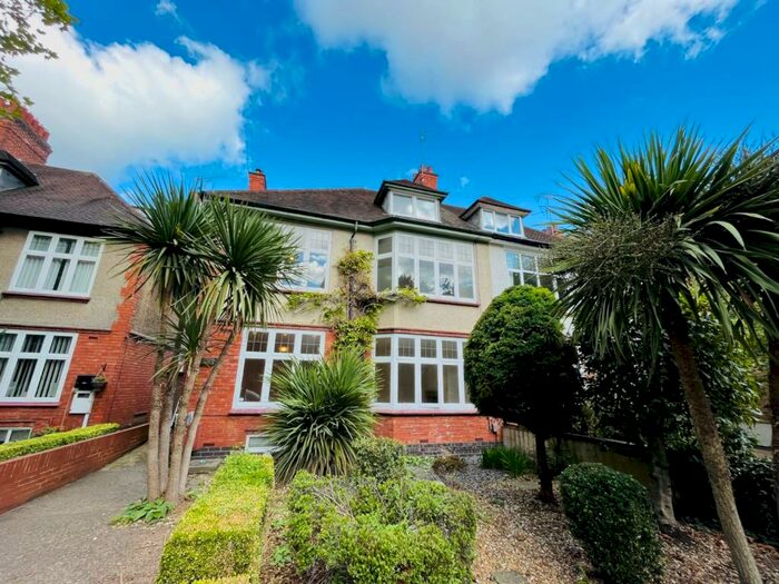 5 Bedroom Semi-Detached House To Rent In Wellingborough Road, Abington, Northampton, NN3