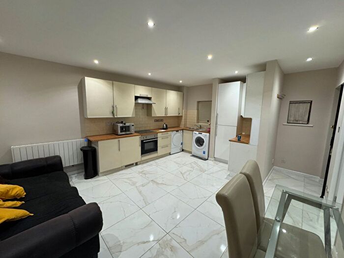 2 Bedroom Flat To Rent In Ditton Lane, Cambridge, CB5