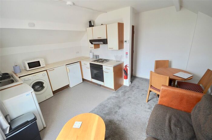 2 Bedroom Flat To Rent In Middlewood Road, Sheffield, S6