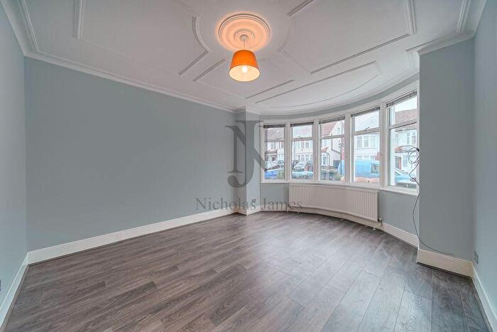 3 Bedroom End Of Terrace House To Rent In Grenoble Gardens, Palmers Green London, N13