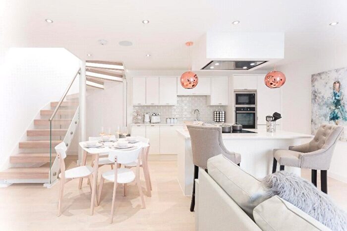 2 Bedroom Flat To Rent In Burnham Road, Bath, Somerset, BA2