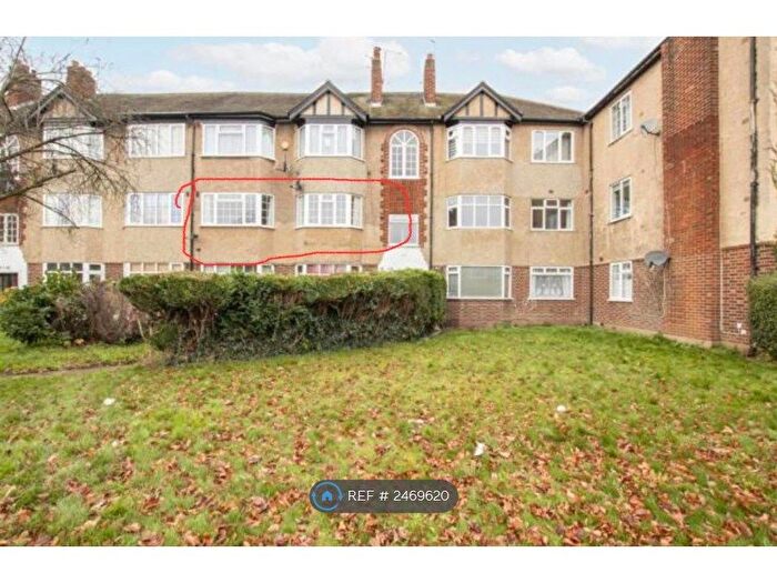 2 Bedroom Flat To Rent In Enfield, London, EN1